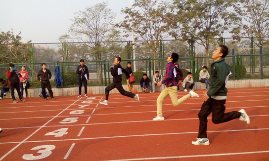 2014.11.09 麻豆色情片
举行2014年秋季运动会72